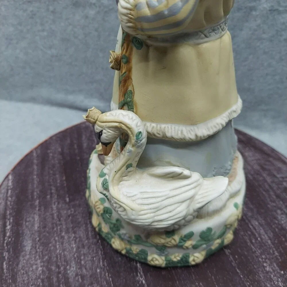 Old World Santa Claus Collectible Porcelain Figurine With Intricate Floral Detai